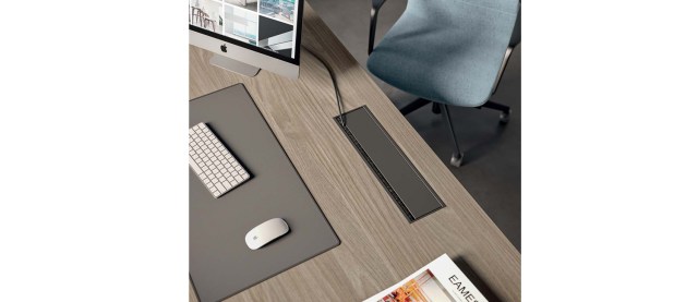 X4 wooden legs Operative desks