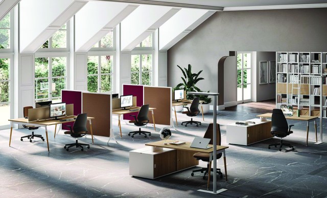 X3 wooden legs Operative desks