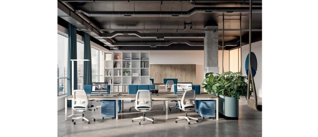 X4 wooden legs Operative desks