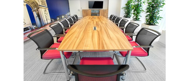 Easy Space τραπεζαρία συνεδριάσεων