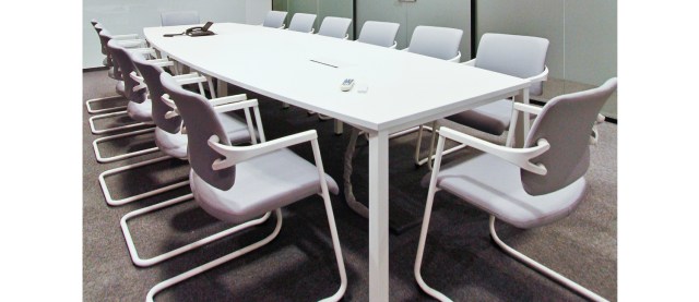 Easy Space τραπεζαρία συνεδριάσεων