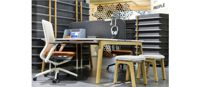 Opertive desk Levitate