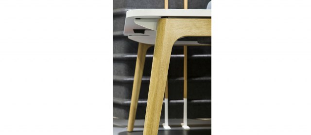 Opertive desk Levitate