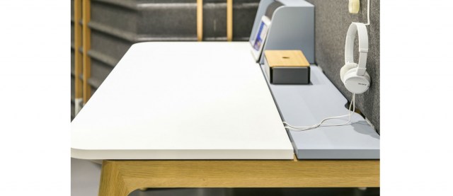 Opertive desk Levitate