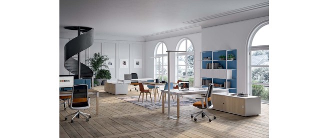 X4 wooden legs Operative desks