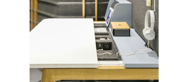 Opertive desk Levitate