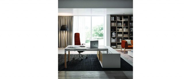 X4 wooden legs Operative desks