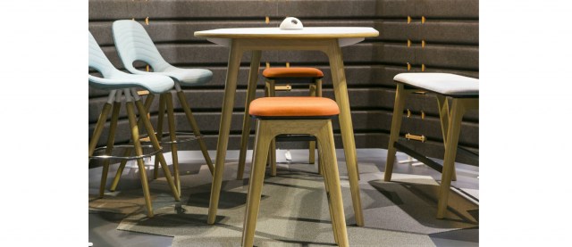 Opertive desk Levitate