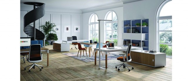 X4 wooden legs Operative desks