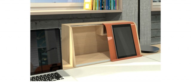 Opertive desk Levitate