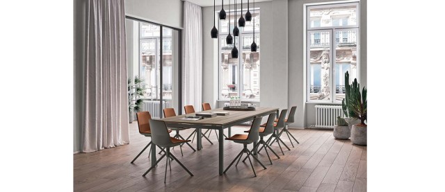 X4 wooden legs Operative desks