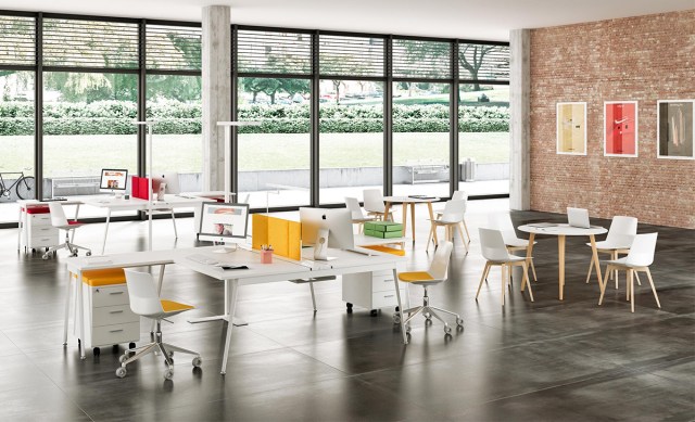 X3 wooden legs Operative desks