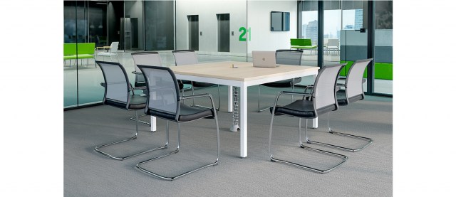 Easy Space τραπεζαρία συνεδριάσεων