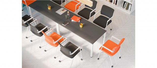 Easy Space τραπεζαρία συνεδριάσεων