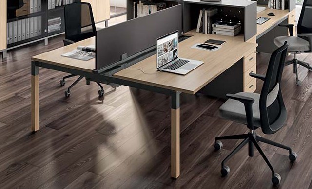X4 wooden legs Operative desks